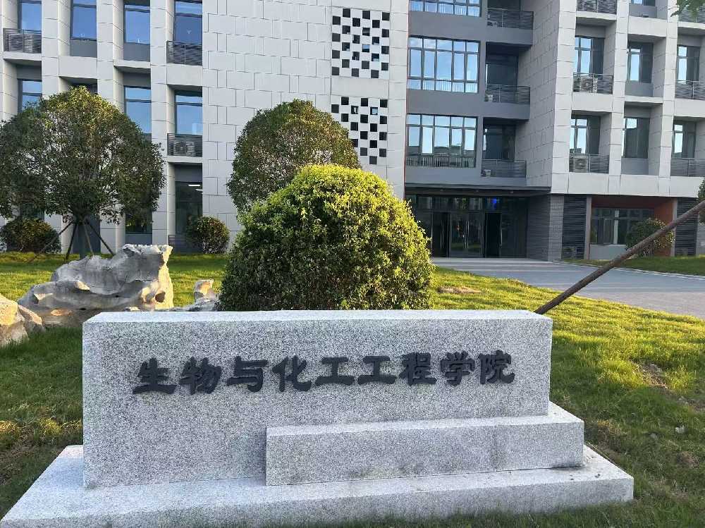 南部县扬州职业大学体育场高杆灯项目